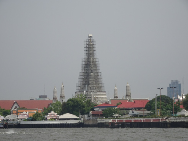 dsc01717_Wat Arun up in scaffolding